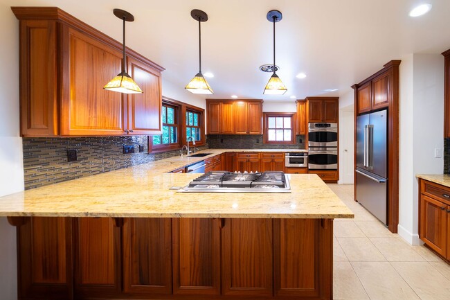 Building Photo - Luxurious Portland Heights home tucked away on a private street on nearly half an acre.