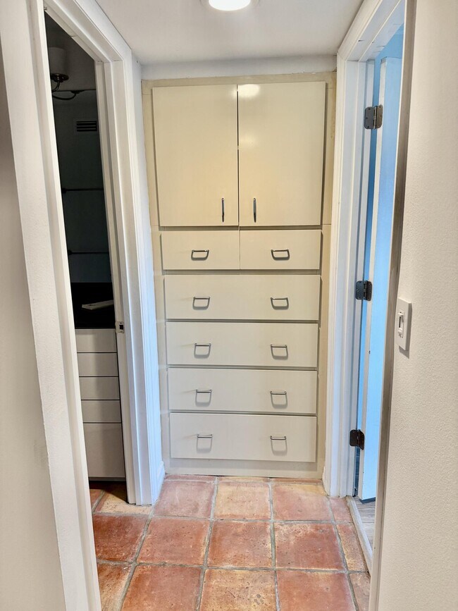 Building Photo - 1527 S Flagler Dr