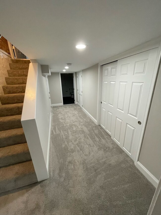 Building Photo - Bright 3-Bed, 2.5-Bath Gem Next to Patters...
