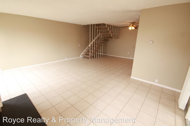 Building Photo - 3 br, 2.5 bath House - 7988 Playmor Terrace