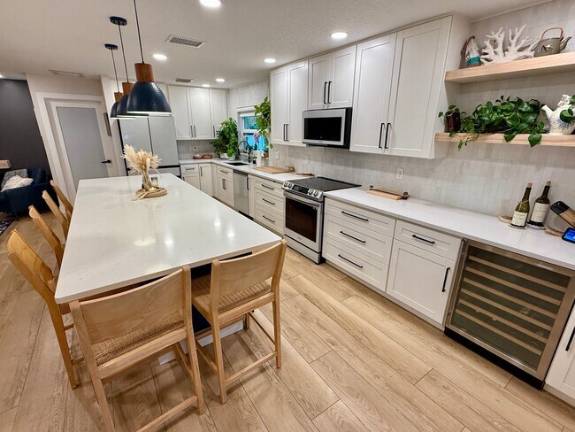 Building Photo - 1423 Appleton Ave