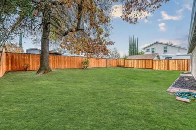 Building Photo - Beautiful Renovated 3/2 Home In Citrus Hei...