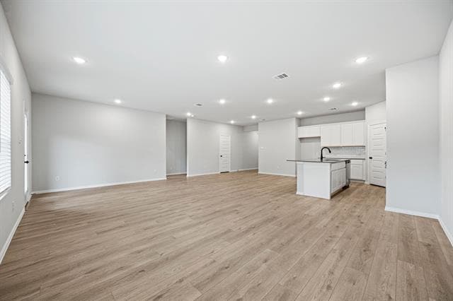 Building Photo - 3204 Royal Frst Dr