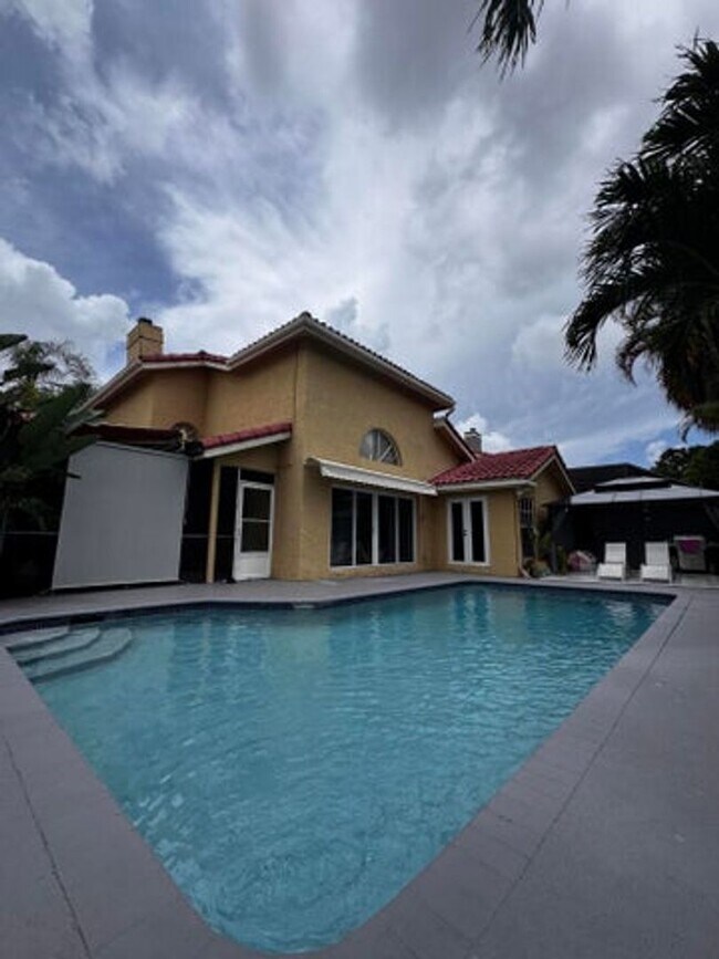 Building Photo - 10302 Buena Ventura Dr