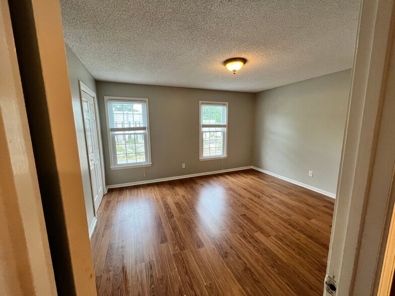 Building Photo - 700 Coventry Ln