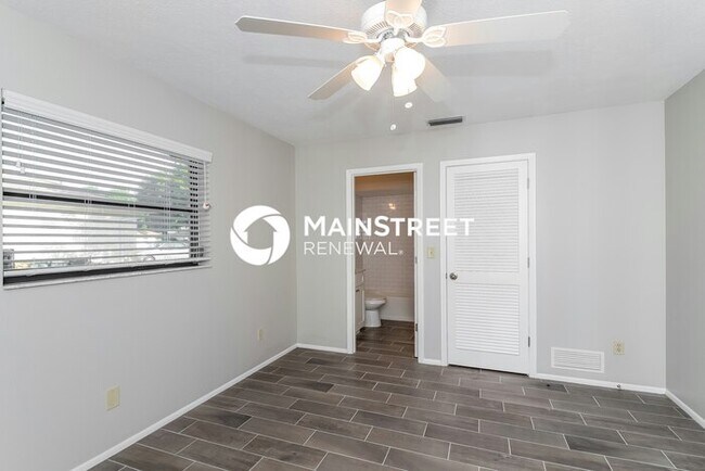 Building Photo - 2 Bedroom Pet-Friendly Home in Venice, FL with Main Street Renewal