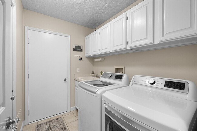 Building Photo - 6671 Hidden Lake Trail