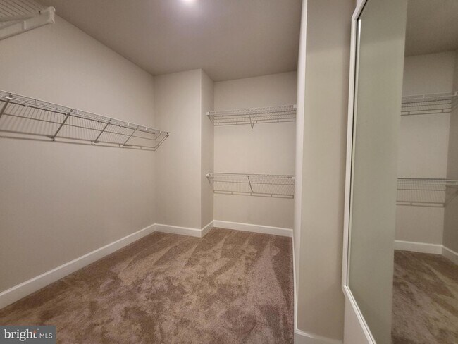 Building Photo - 1617 Phillips Dr