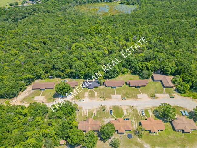 Building Photo - 90 Twin Trees Dr