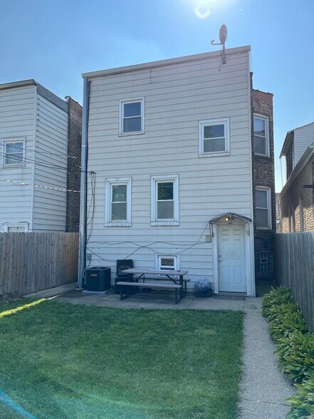Building Photo - 1439 N Ridgeway Ave