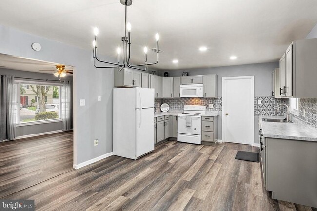 Building Photo - 9700 Cedarhollow Ln