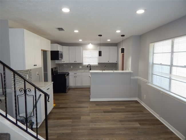 Building Photo - 22210 Provincial Blvd