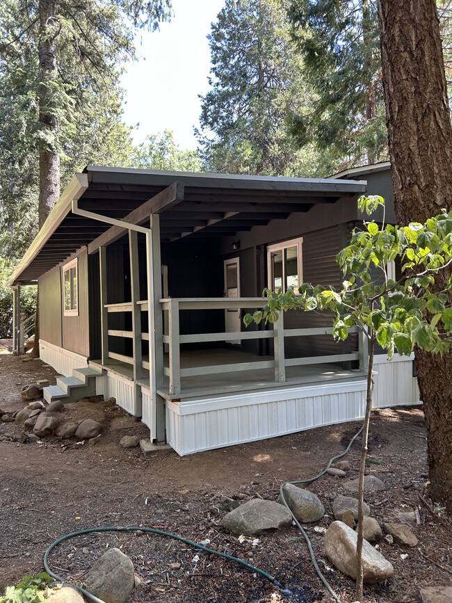 Building Photo - 14820 Glenwood Dr