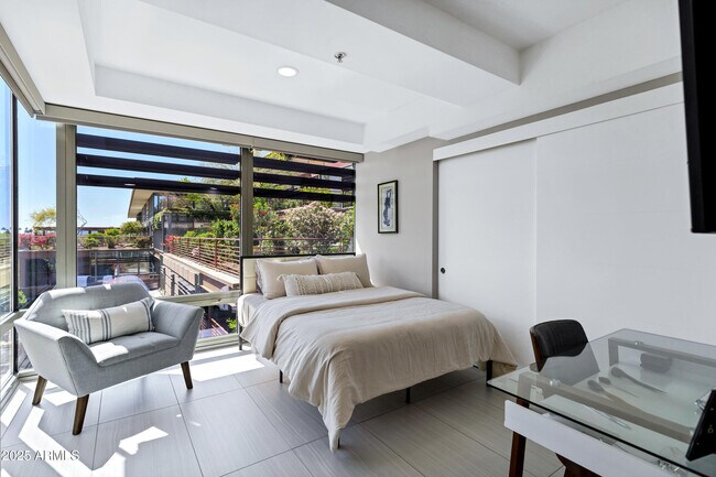 Building Photo - 7137 E Rancho Vista Dr