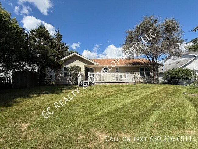 Building Photo - 735 Grandview Dr