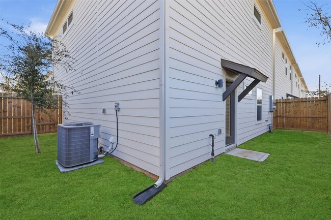 Building Photo - 9 Wellford St