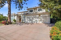 Building Photo - Stunning 5-Bedroom Sunnyvale Home