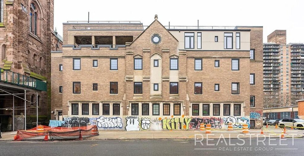 Building Photo - Montrose Avenue