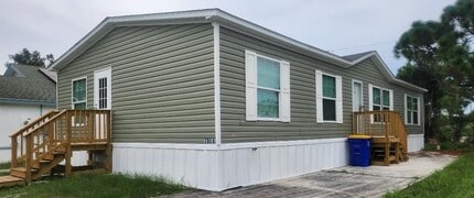 Building Photo - 7951 SE Skylark Ave