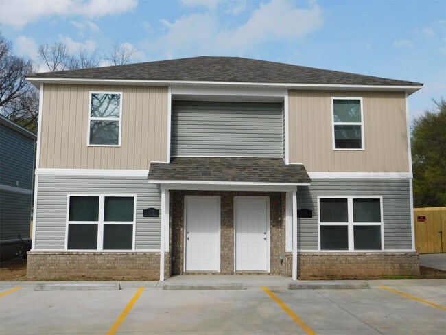 Building Photo - 1711 Jackson St