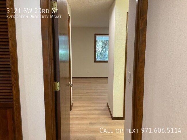 Building Photo - 3121 SW 23rd St