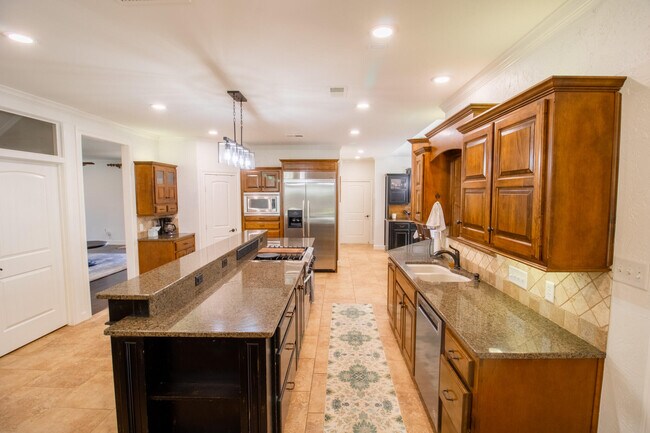 Building Photo - 306 N 10th St