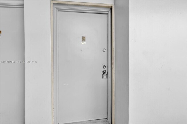 Building Photo - 210 Fontainebleau Blvd