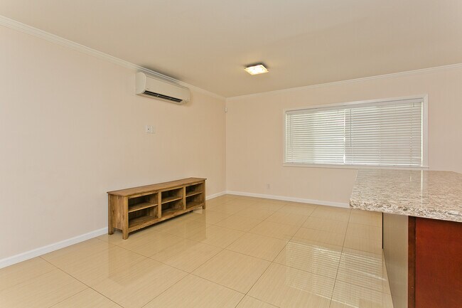 Building Photo - 912 8th Ave