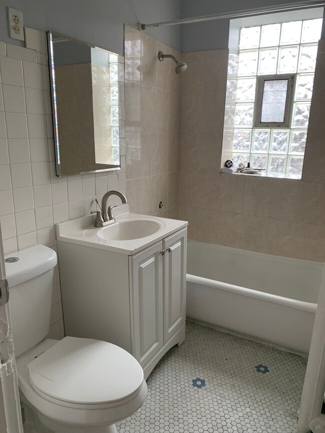 Building Photo - 3039 N Karlov Ave