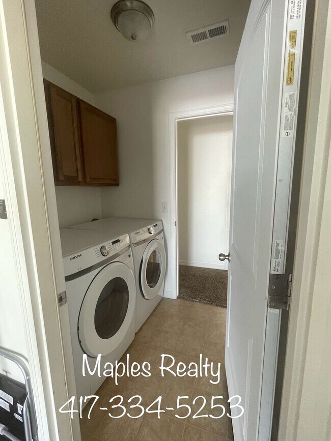 Building Photo - 3 Bedroom, 2 Bath Home for RENT in Hollister, MO