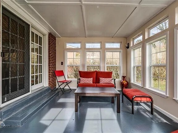 Building Photo - 353 Crescent Gardens Dr