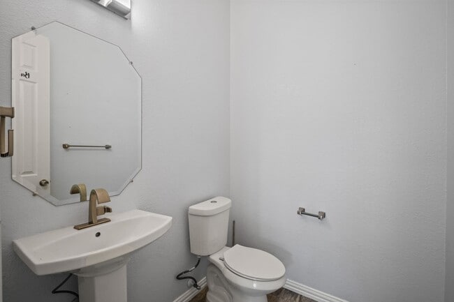 Building Photo - Stunning 4-Bedroom Rental Home with office...