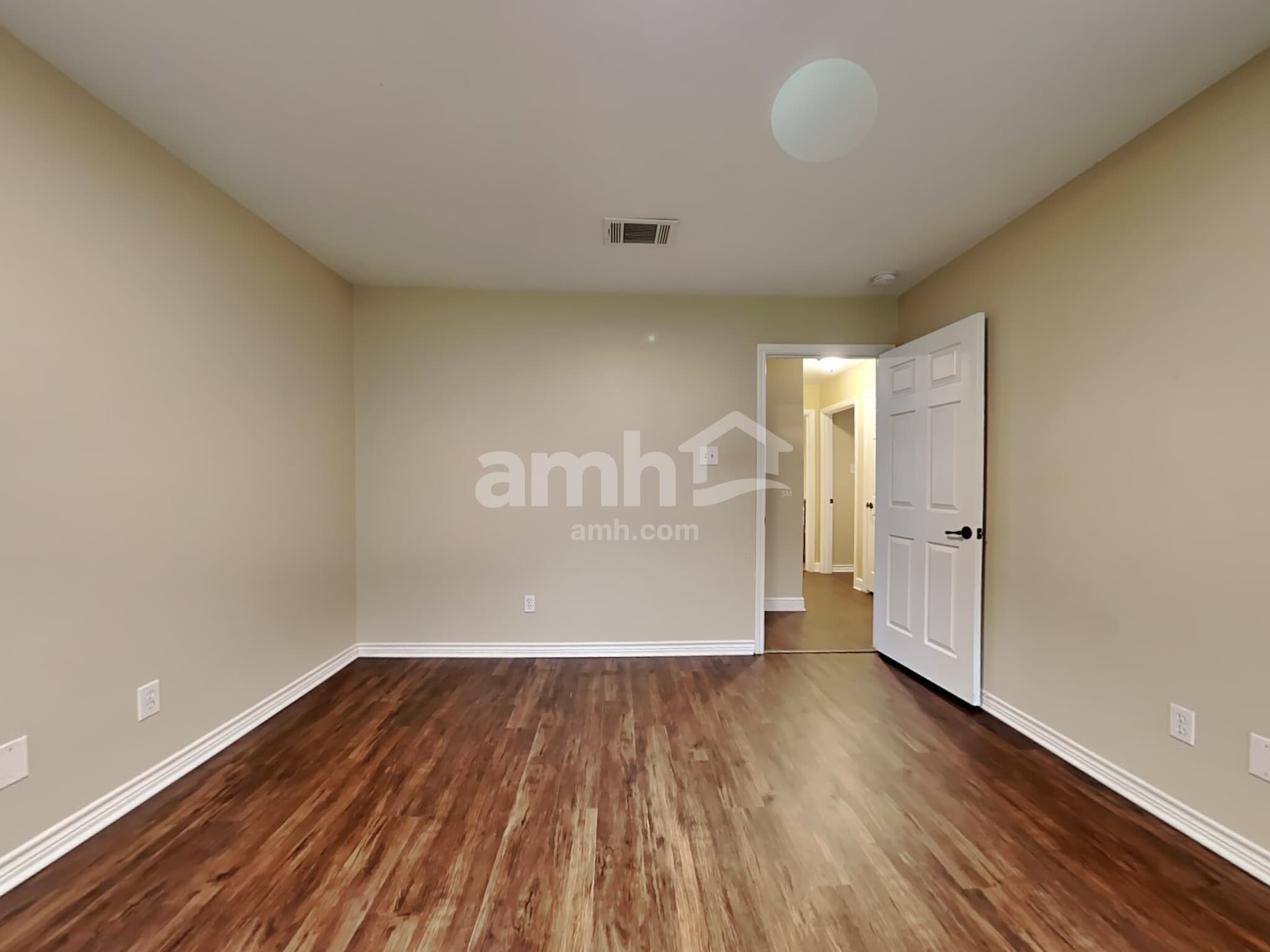 Building Photo - 2301 Arrowhead Dr