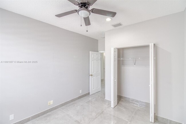 Building Photo - 3810 SW 51st St