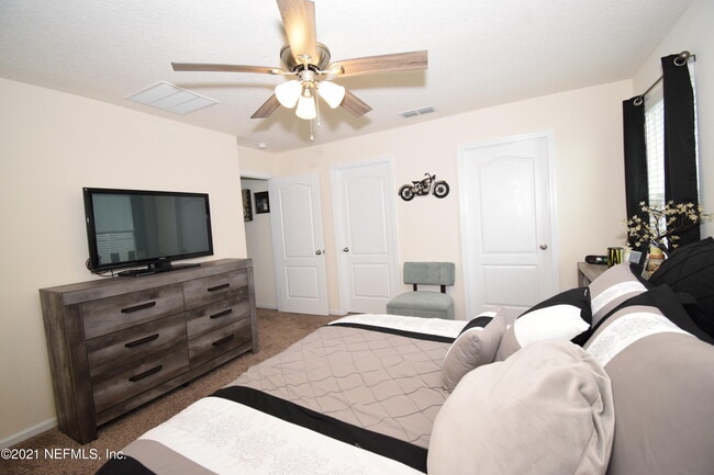 Building Photo - 3590 Sunfish Dr