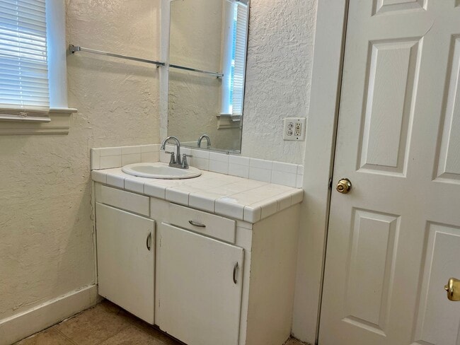 Building Photo - Charming Home for Rent in Fresno’s Tower D...