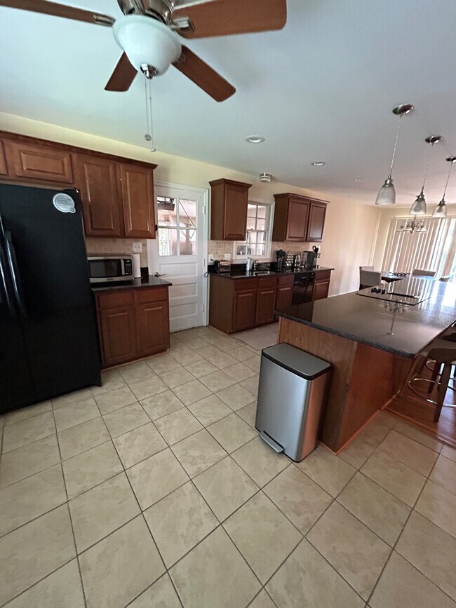 Building Photo - 1937 Woodford Rd