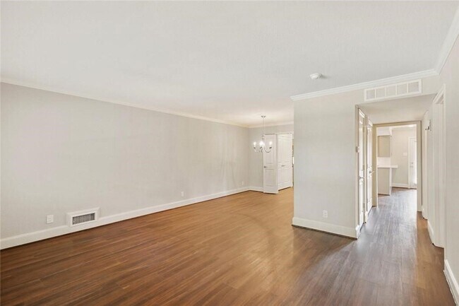 Building Photo - 9015 Villa Park Cir