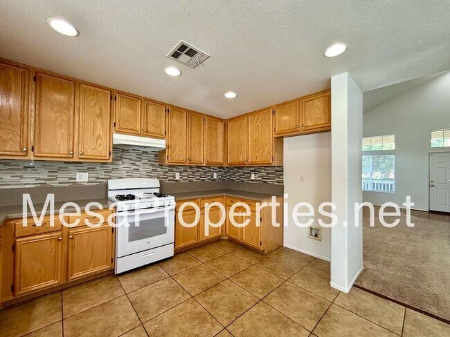 Building Photo - 14027 Silver Creek Way