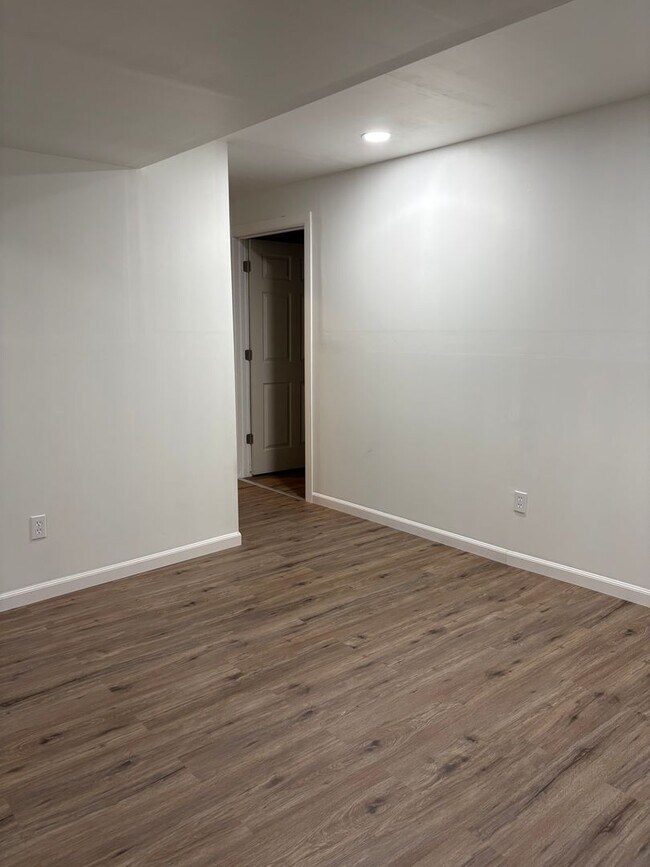 Building Photo - 4 Bedroom 3.5 Bath in Widefield