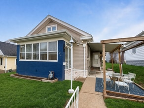 Building Photo - Spacious Single-Family Home w/Sunroom partially finished basment| Pet Friendly | Shaler