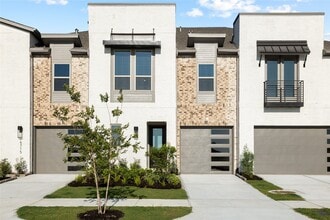 Building Photo - 16719 Lake Austin St