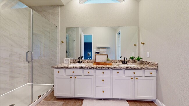 Building Photo - 5430 Camaguey St