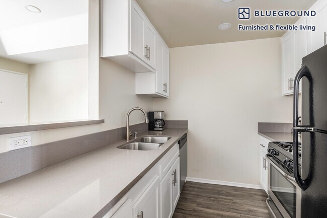 Building Photo - 1423 N Curson Ave