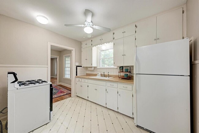 Building Photo - 1505 Justin Ln