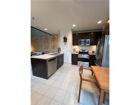 Building Photo - 214 4th St E