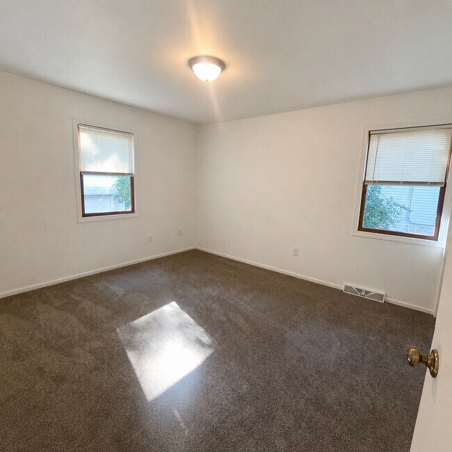 Building Photo - 1112 S 63rd St