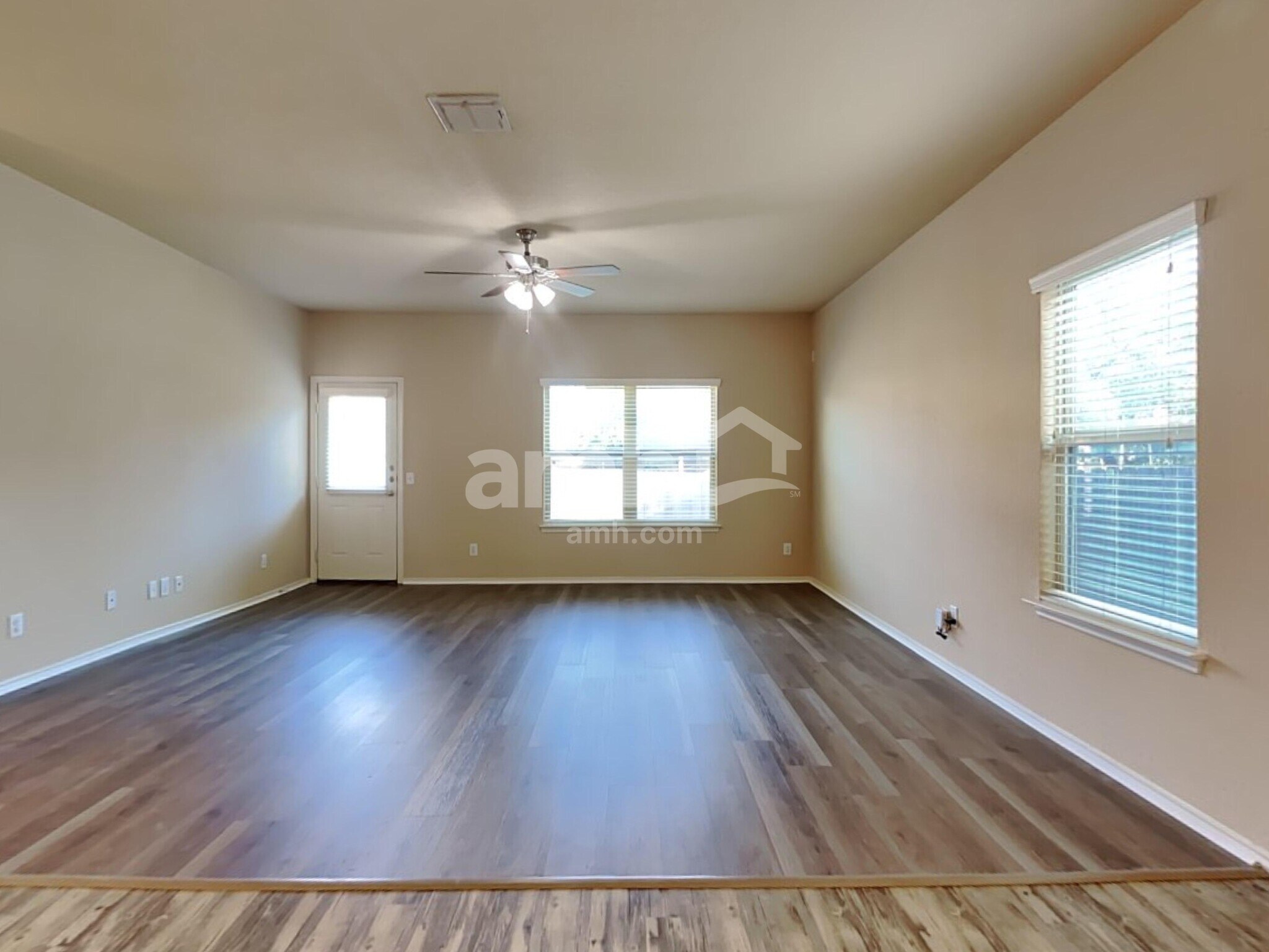 Building Photo - 10450 Rosewood Creek