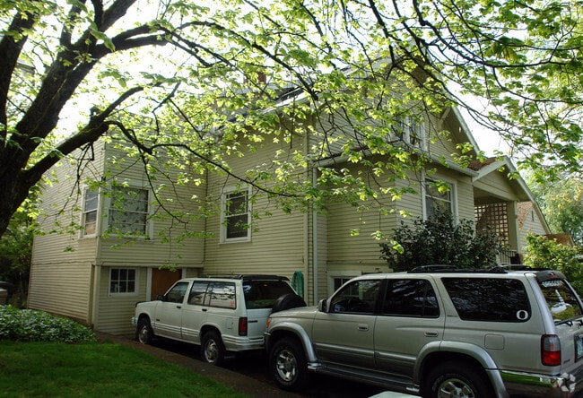 Building Photo - 1531 Mill St