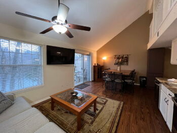 Building Photo - Lake view / Fully furnished town house